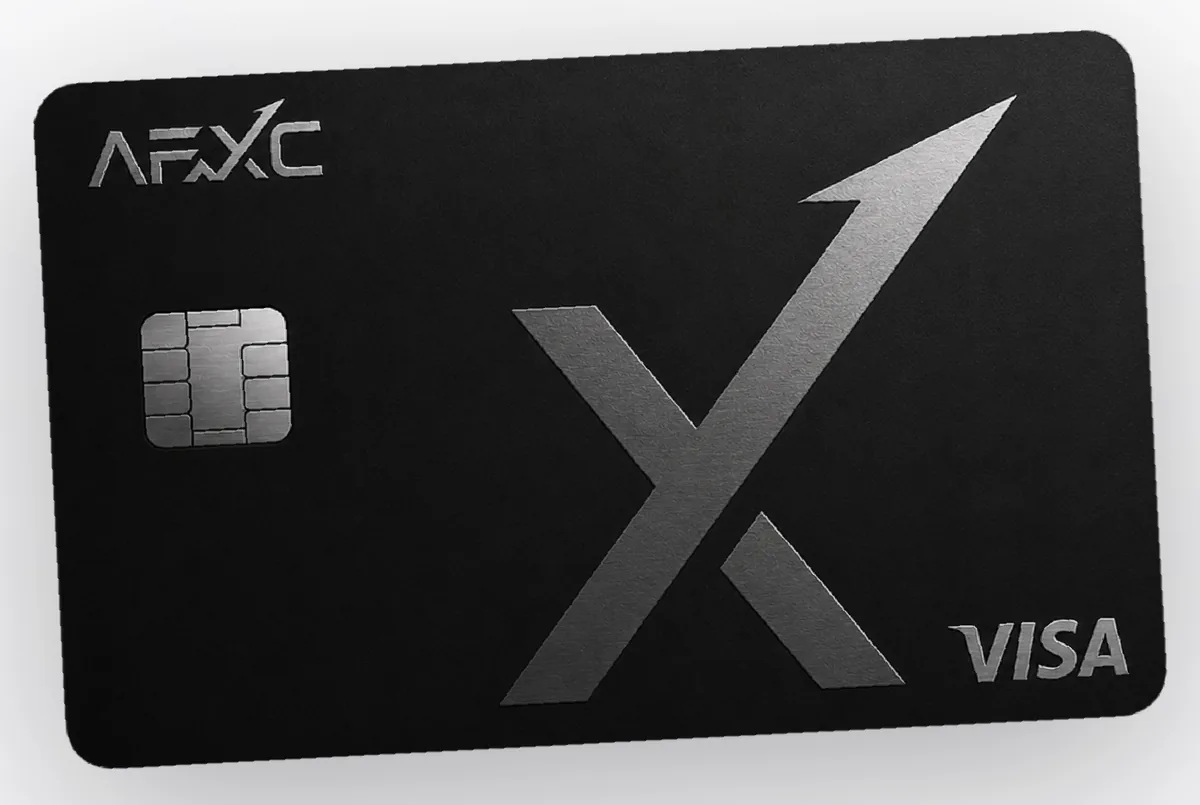 Tarjeta Ascend Pay de diseño oscuro con el logotipo de AFXC